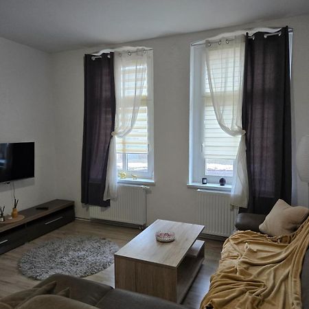 Ferienwohnung Am Bahnhof Бернбург Екстериор снимка