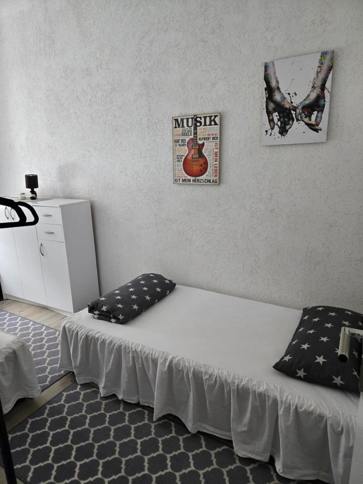 Ferienwohnung Am Bahnhof Бернбург Екстериор снимка