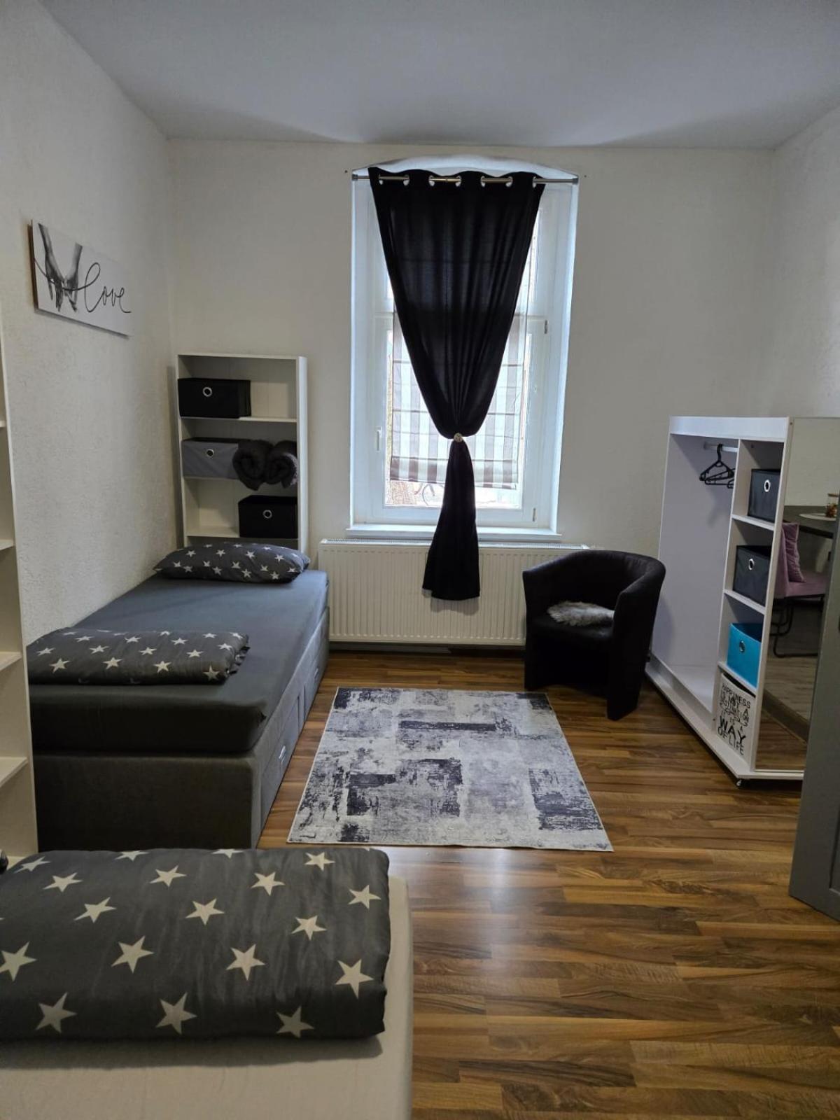 Ferienwohnung Am Bahnhof Бернбург Екстериор снимка