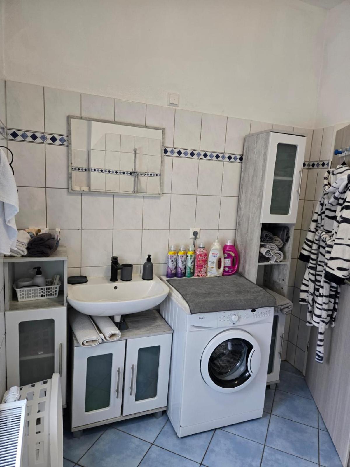 Ferienwohnung Am Bahnhof Бернбург Екстериор снимка