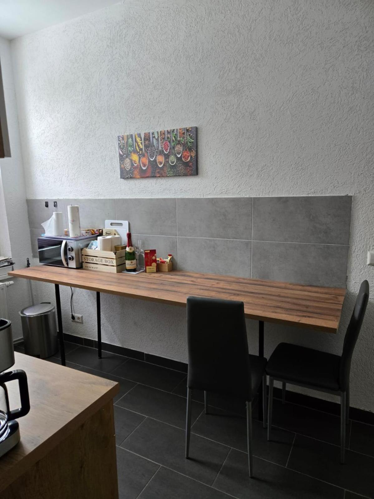 Ferienwohnung Am Bahnhof Бернбург Екстериор снимка